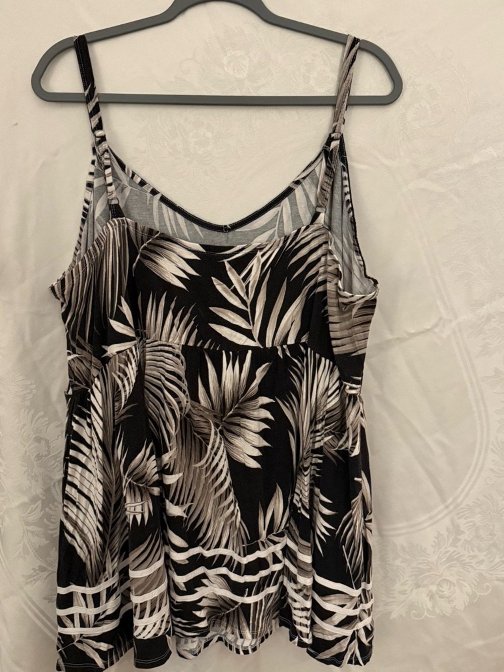 Torrid Black & White Palm Leaf Camisole Top - Picture 2 of 3
